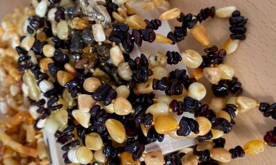 NEADJUDECAT/LOT 22.4 – 1 kg chihlimbar prelucrat de diferite mărimi si culori.