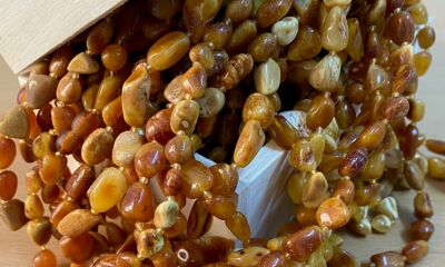 LOT 22.7 – 0,5 kg chihlimbar prelucrat de diferite mărimi si culori, a doua licitație