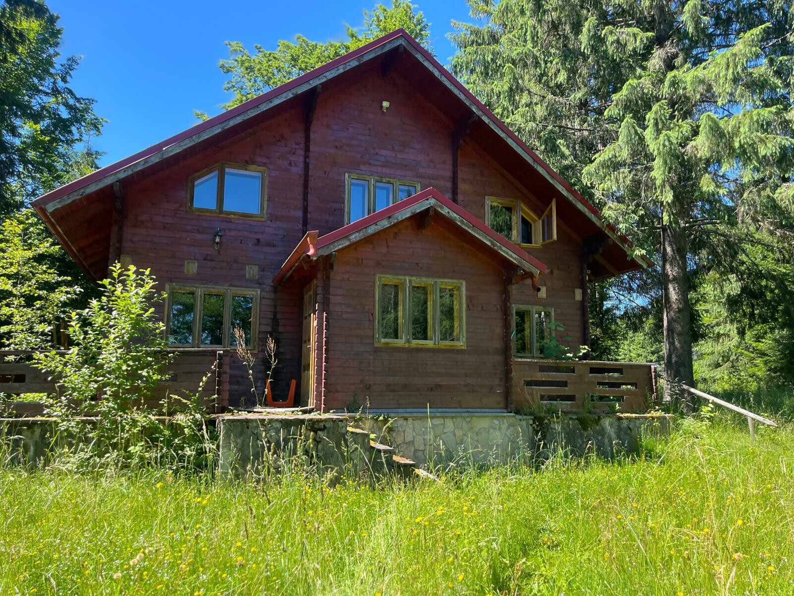 Teren intravilan și construcție P+M, situat în loc. Mălini sat Iesel, str. Principală, nr. 13, jud. Suceava