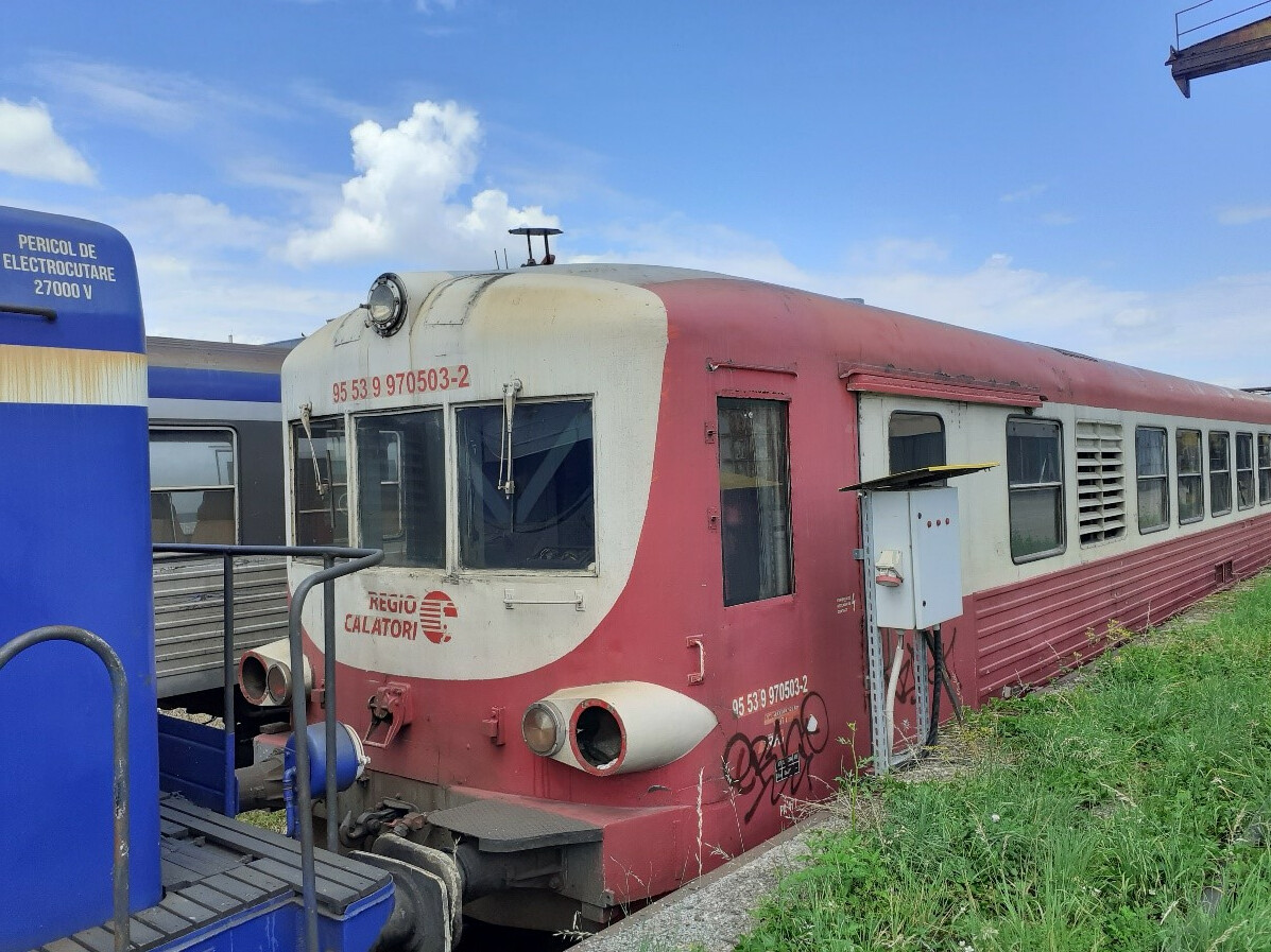 Automotor AMX 4503 – ansamblu compus din automotor nefuncțional – 37 tone și remorcă nefuncțională -23 tone.