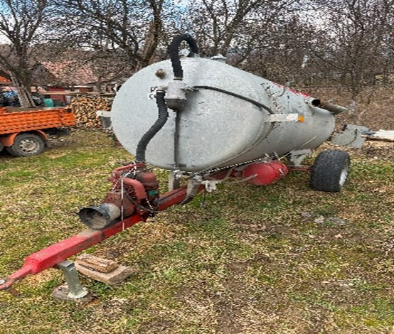 Vidanjă de dejecții de tip remorcă, marca MAJEVICA