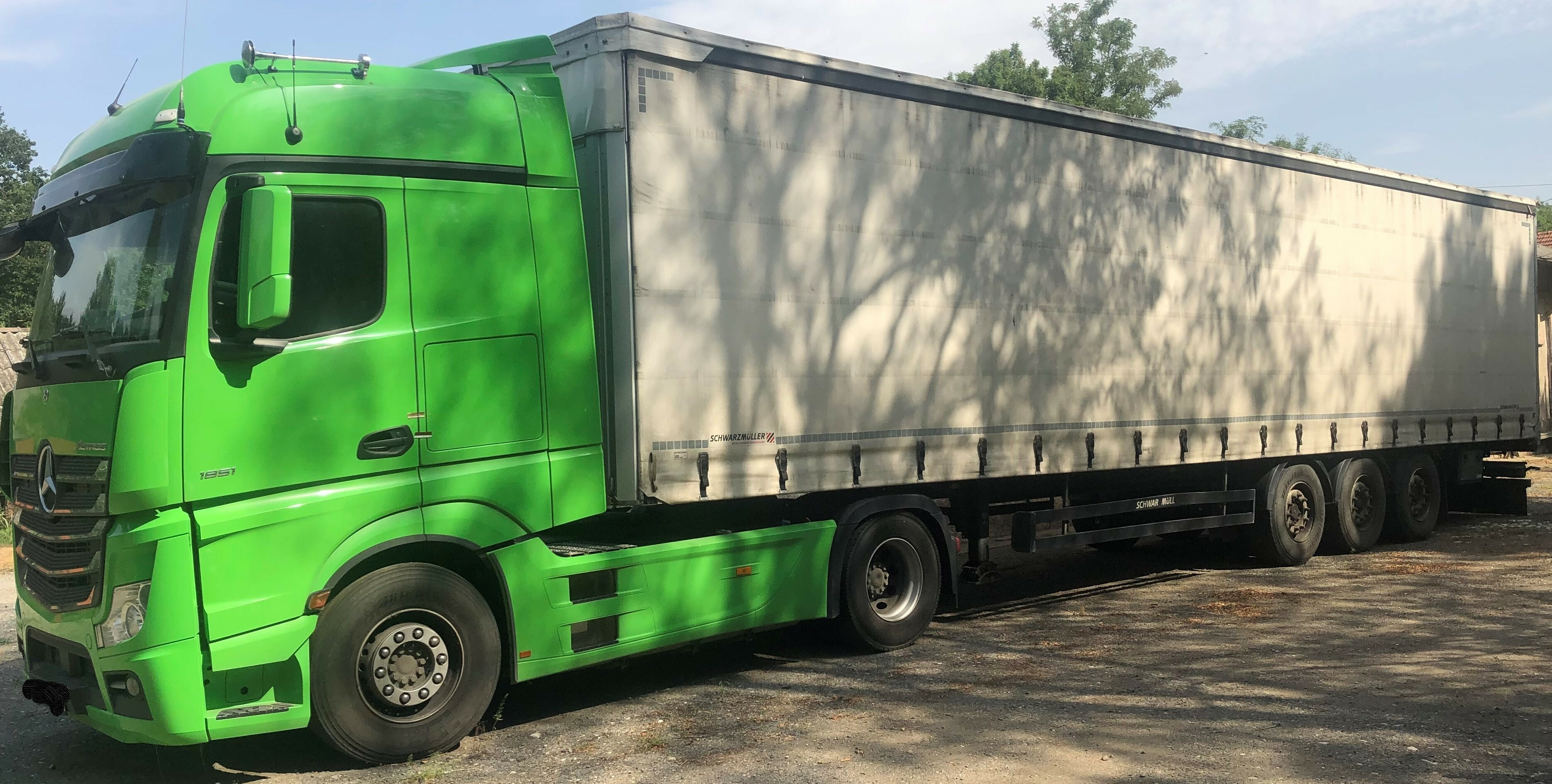 Autoutilitară marca MERCEDES-BENZ și Semiremorcă marca SCHWARZMULLER, a doua licitatie