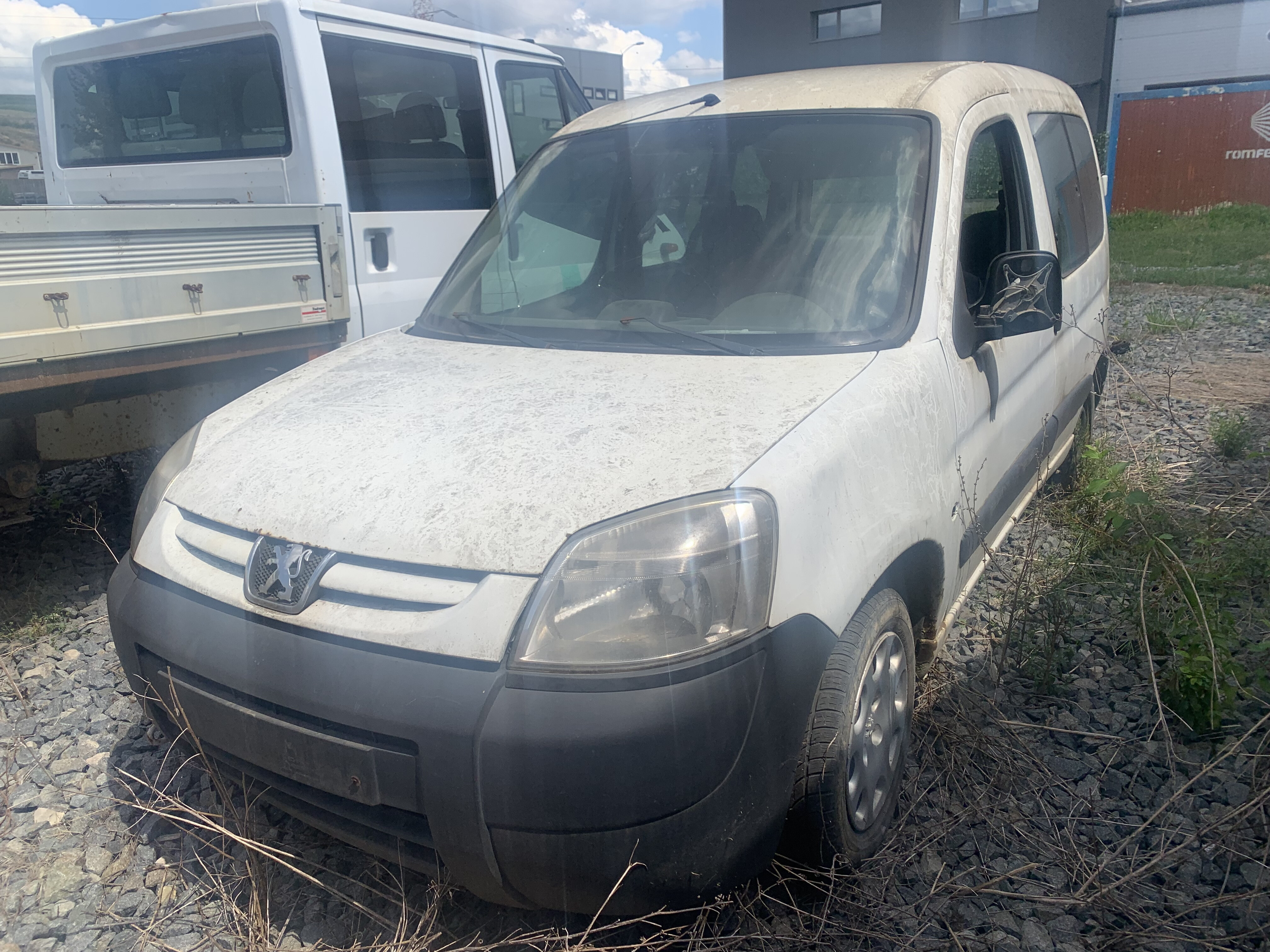 Autovehicul  PEUGEOT PARTNER (redus cu 50%)