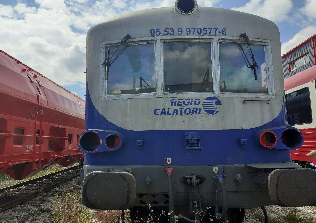 Automotor AMX 4577 – ansamblu compus din automotor nefuncțional – 37 tone și remorcă nefuncțională - 23 tone.