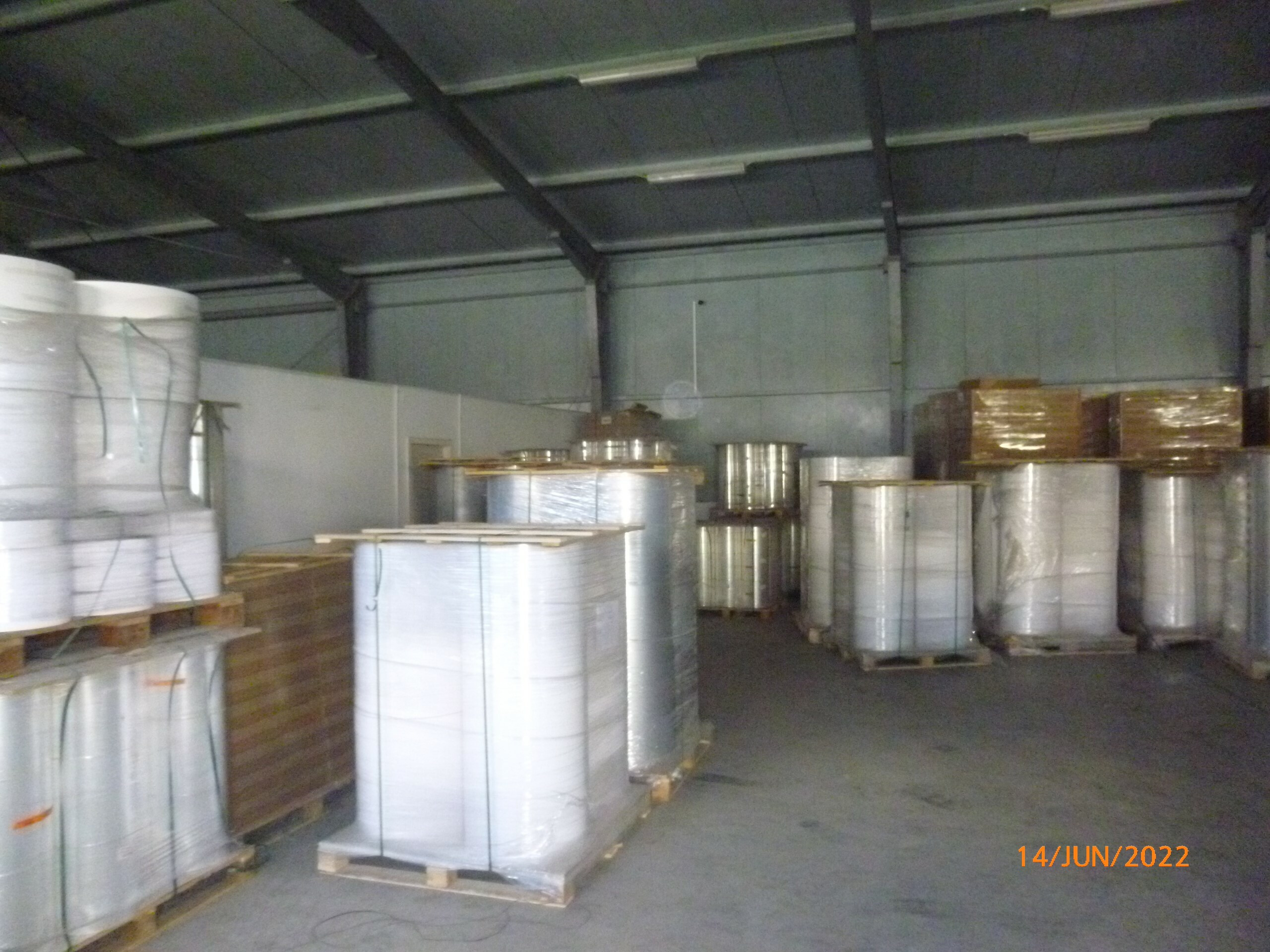 Stocuri ambalaje şi materii prime pentru industria producătoare de tutun şi ţigări.