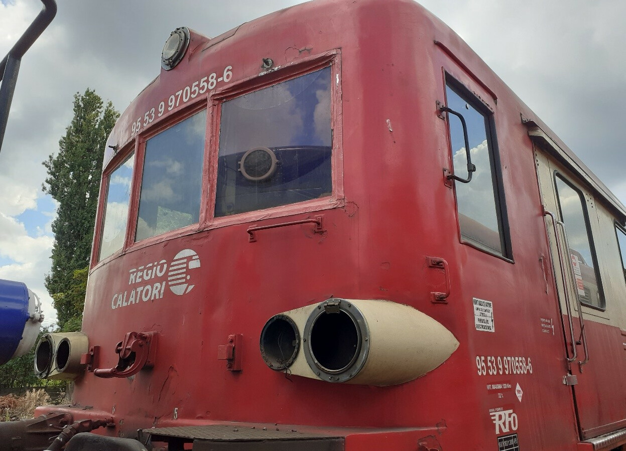 Automotor AMX 4558 – ansamblu compus din automotor nefuncțional – 32 tone și remorcă nefuncțională - 32 tone.