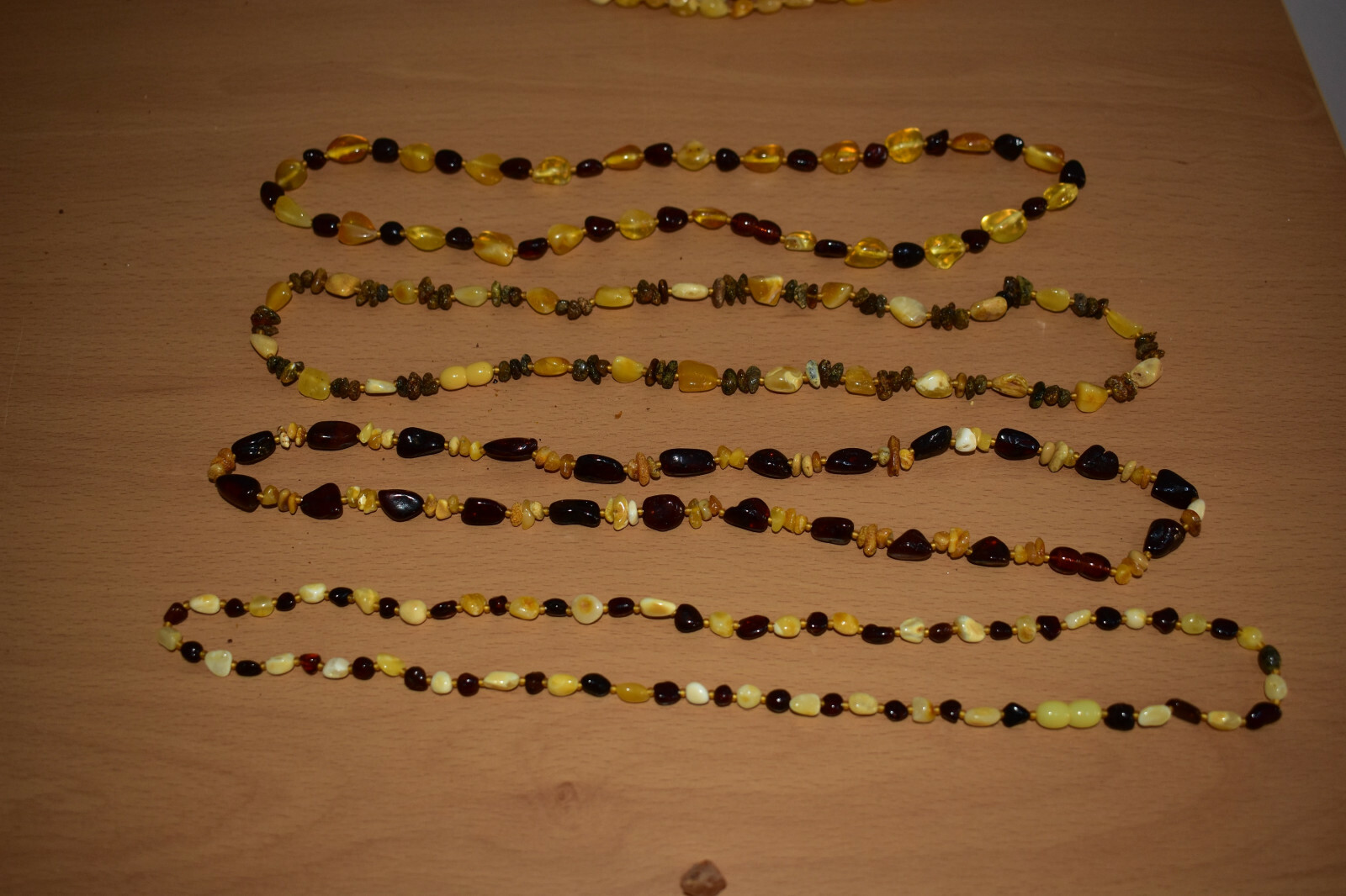 NEADJUDECAT - LOT 19 – 7.5kg chihlimbar prelucrat de diferite mărimi și culori