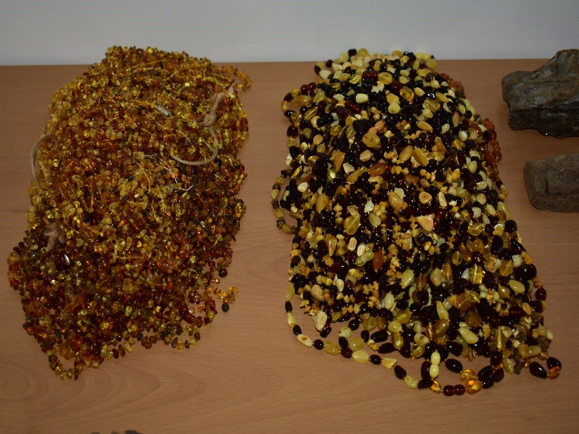 NEADJUDECAT - LOT 20 – 7.5 kg chihlimbar prelucrat de diferite mărimi si culori