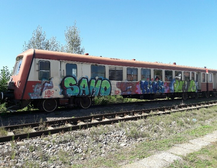 Automotor 4564/8564 – ansamblu compus din automotor nefuncțional – 40 tone și remorcă nefuncțională -23 tone.