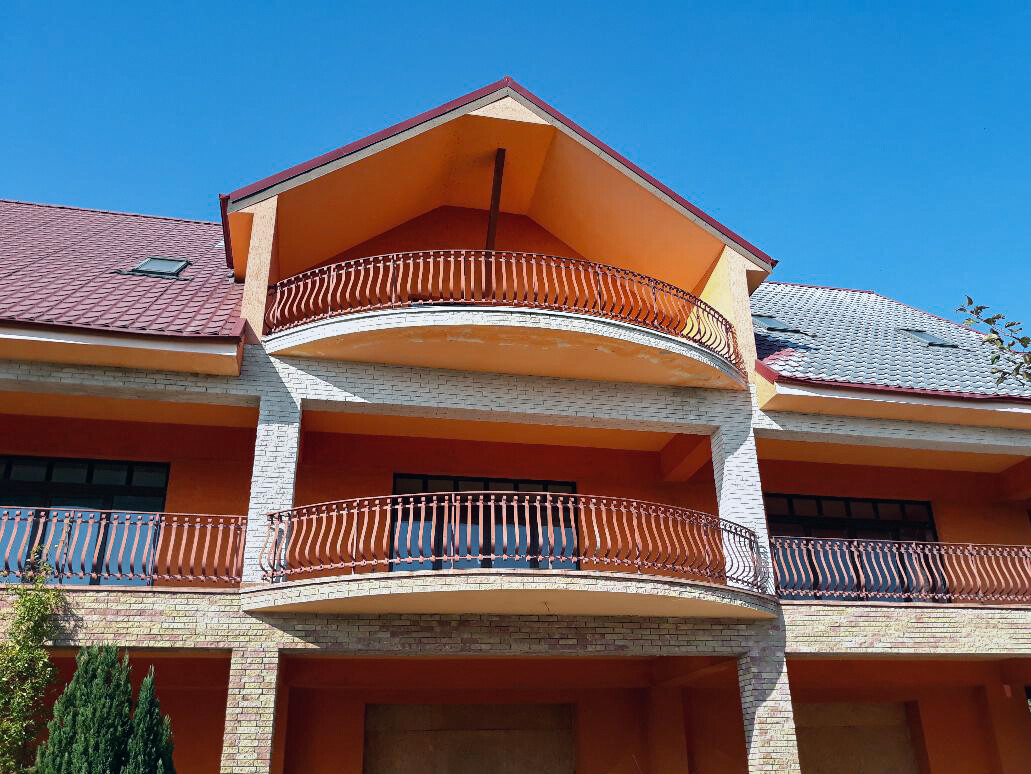 Imobil situat în comuna Traian, str. Principală nr. 10, județul Bacău compus din teren în suprafață de 10.550 mp