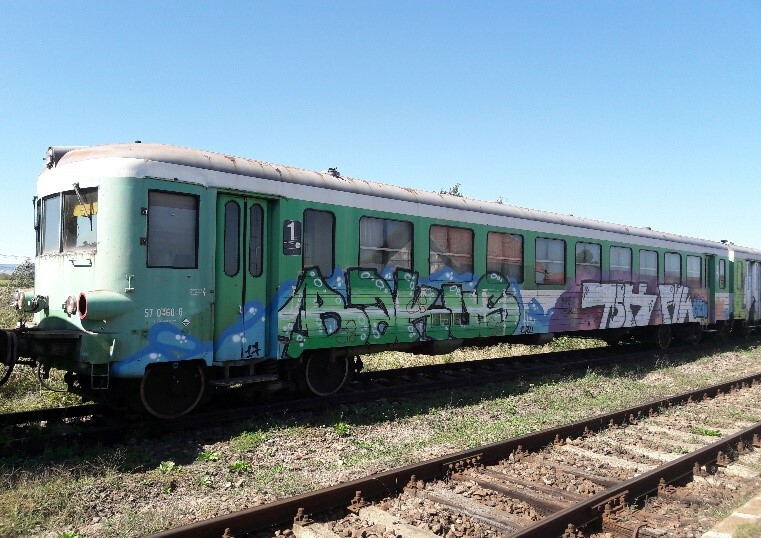 Automotor 4560/8460 – ansamblu compus din automotor nefuncțional – 32 tone și remorcă nefuncțională -23 tone.