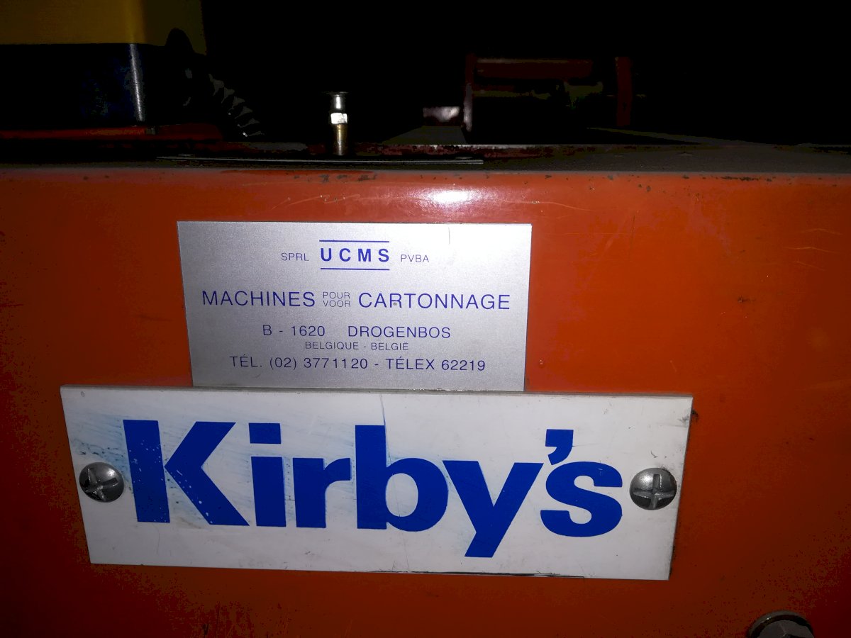 NEADJUDECAT - Mașină de confecționat cutii constituită dintr-un echipament specializat pe îndoirea și lipirea cutiilor de carton paralelipipedice