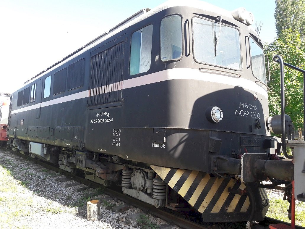 NEADJUDECAT - 16. Locomotiva 002-4