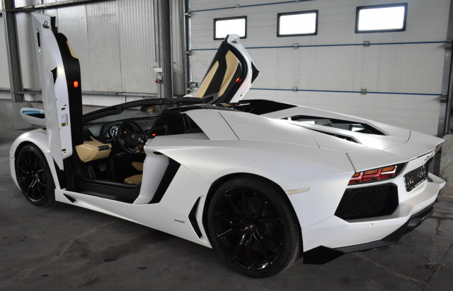 ADJUDECAT - Autoturism Lamborghini Aventador LP 700-4 Roadster (an 2014)