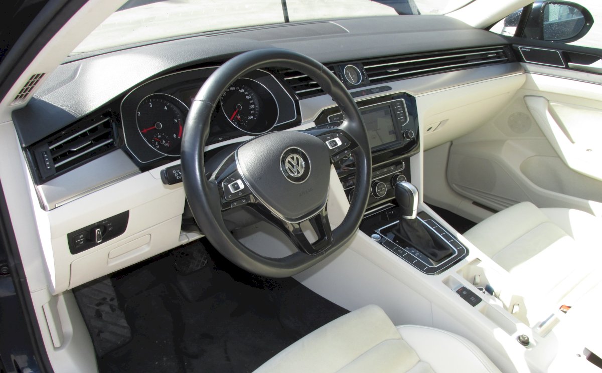 NEADJUDECAT - Autoturism Volkswagen Passat (2015)