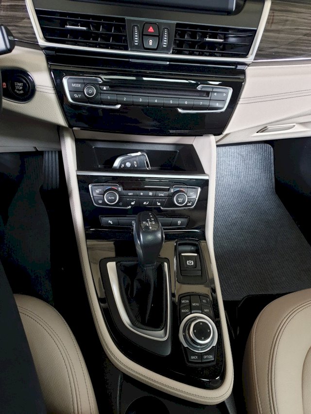 ADJUDECAT Autovehicul marca - BMW 216D - Reluare Licitatie