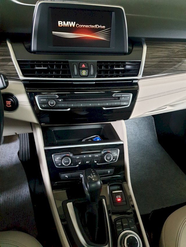 ADJUDECAT Autovehicul marca - BMW 216D - Reluare Licitatie