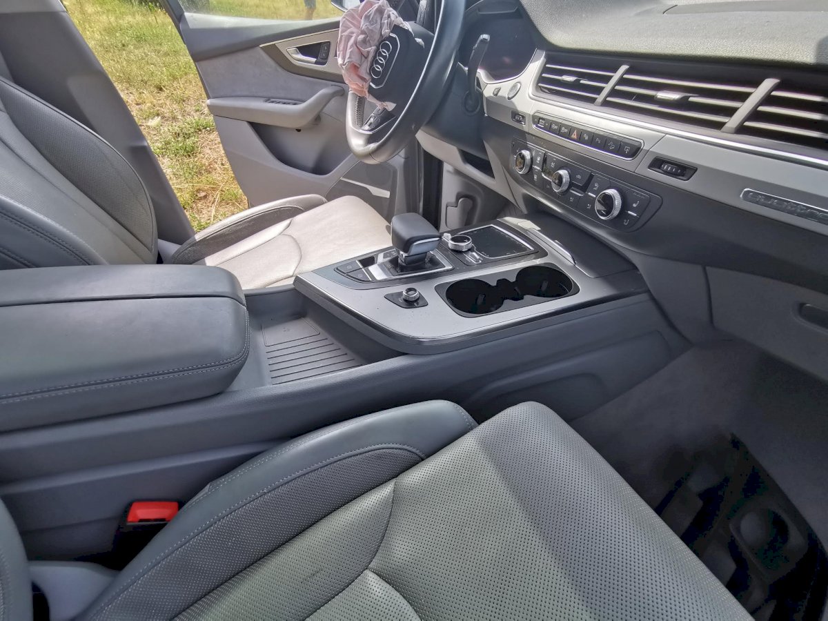 ADJUDECAT Autovehicul marca AUDI model Q7 - an 2015