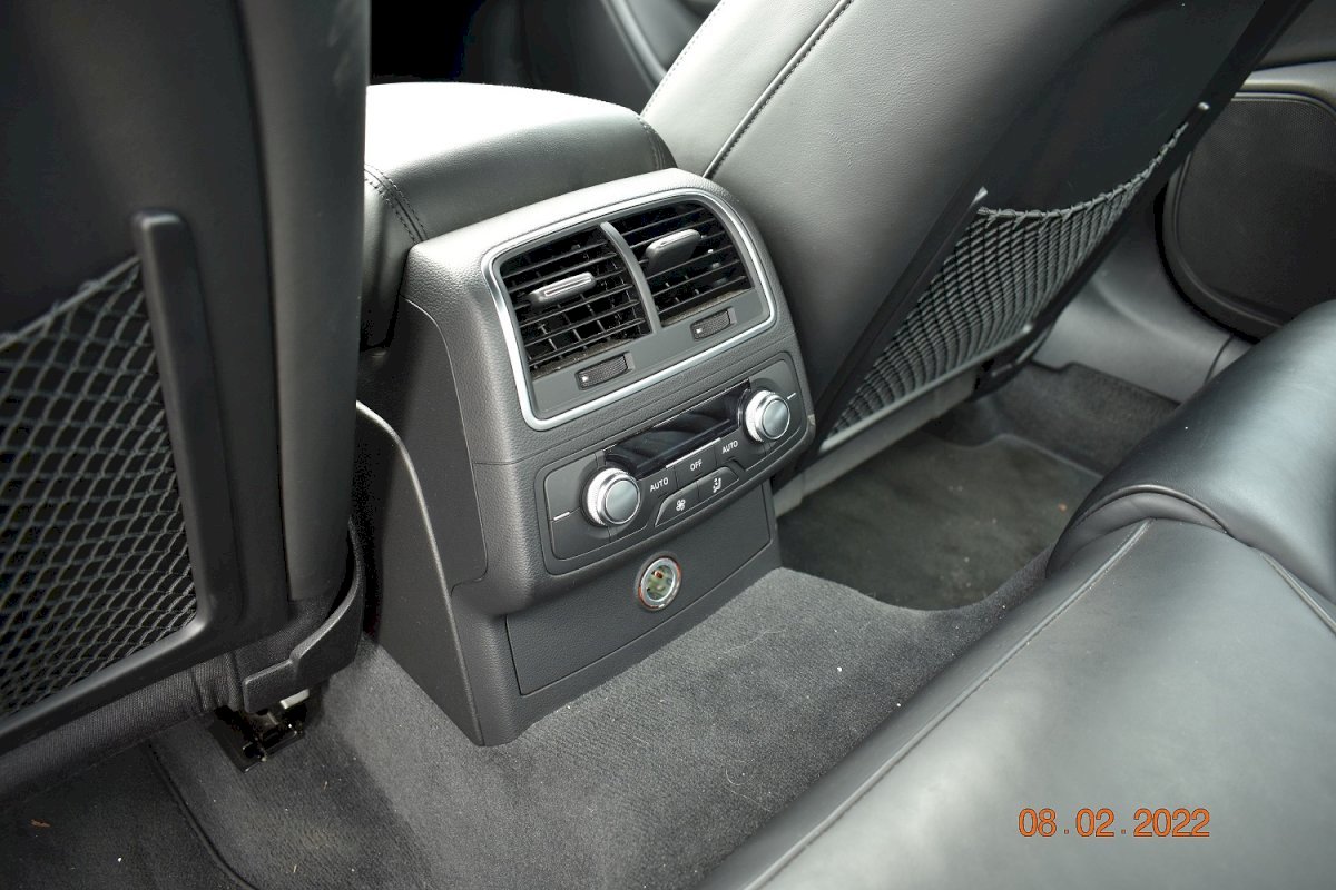 ADJUDECAT Autovehicul marca AUDI Tipul - A6- an fabricație 2012 - a doua licitație