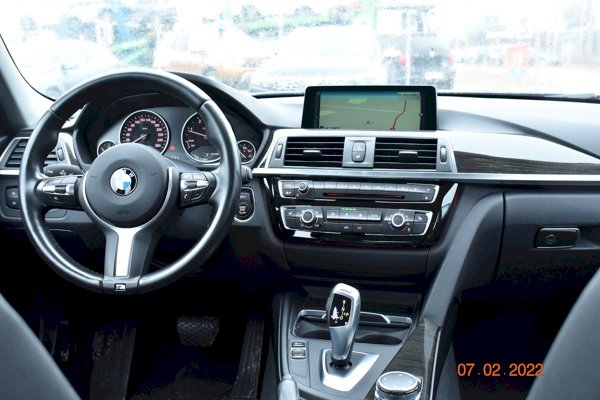 ADJUDECAT Autovehicul marca BMW 320D - Tipul EFF A - Caroseria SEDAN - a doua licitatie