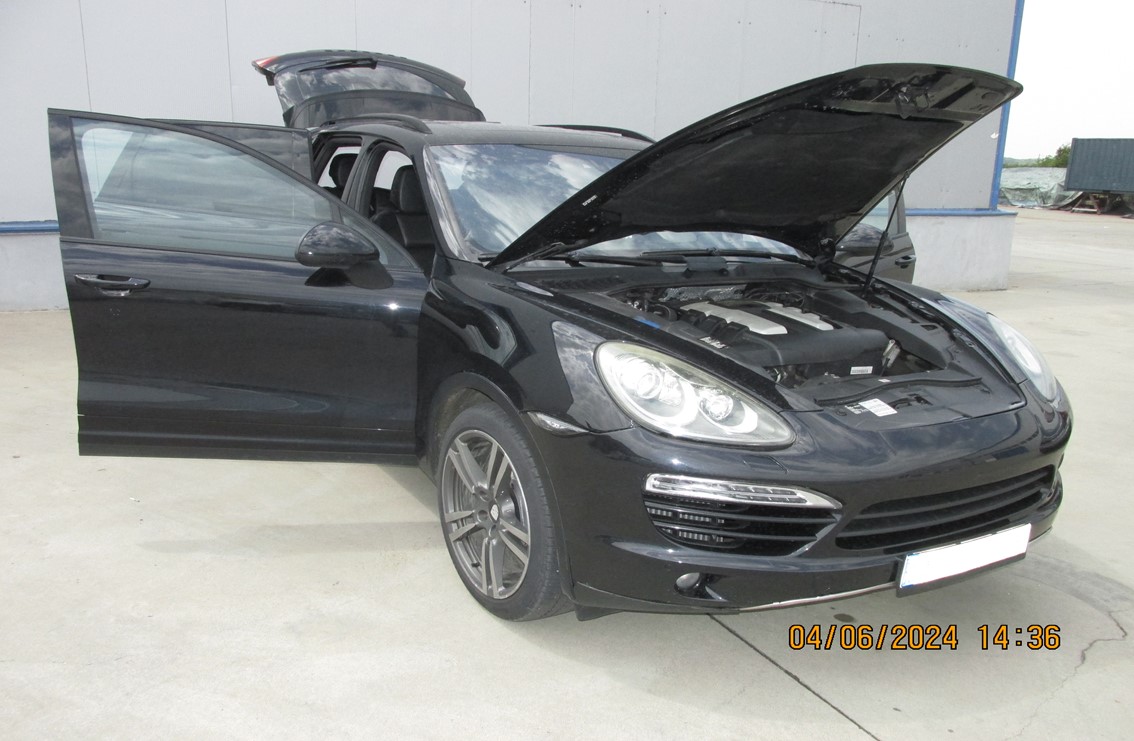 Autovehicul marca	PORSCHE CAYENNE, an 2011