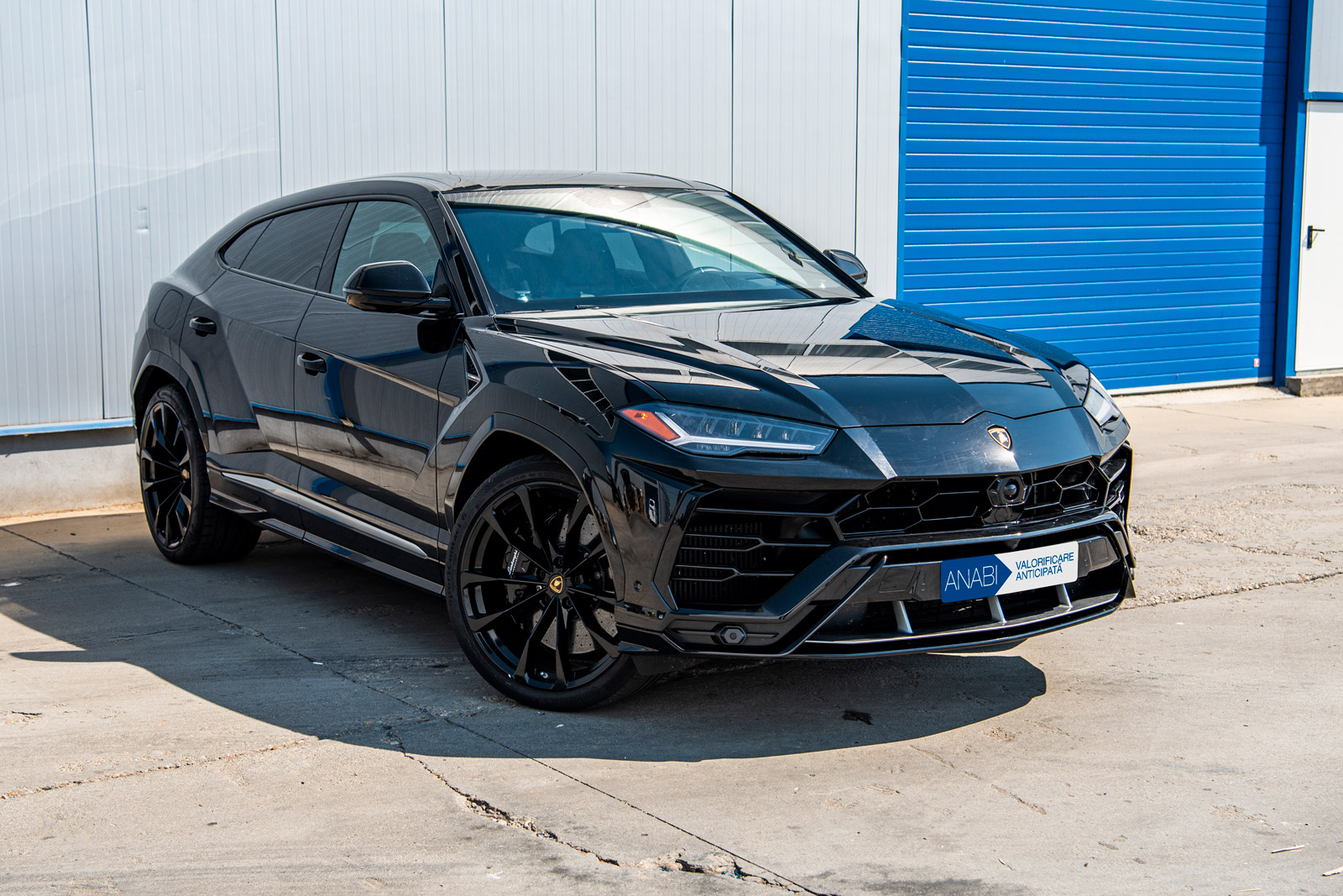 NEADJUDECAT Autovehicul marca	LAMBORGHINI Tipul URUS, a doua licitație