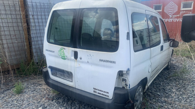 Autovehicul  PEUGEOT PARTNER (redus cu 50%)