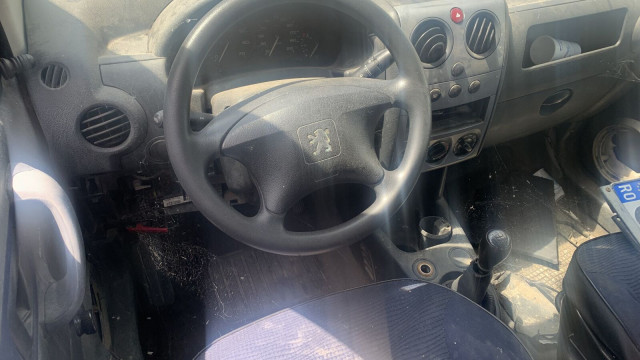 Autovehicul  PEUGEOT PARTNER (redus cu 50%)
