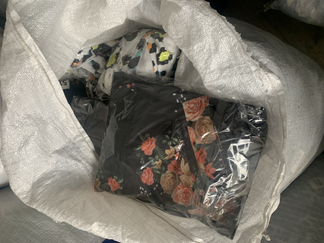 Stoc de marfă - îmbrăcăminte (redusă cu 50%)