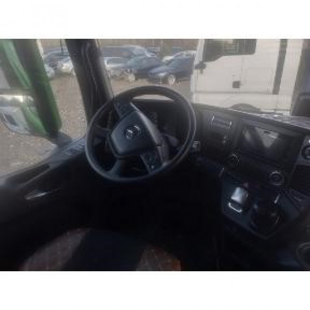 Autoutilitară marca Mercedes-Benz Actros