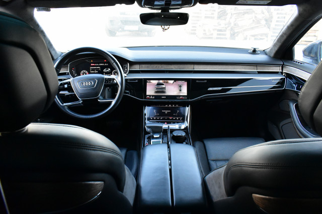 Autoturism marca AUDI model A8 - redus cu 25%