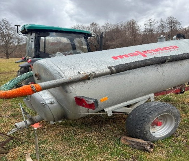 Vidanjă de dejecții de tip remorcă, marca MAJEVICA