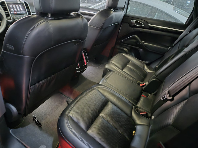 Autoturism Porsche Cayenne 2089 - redus cu 25%