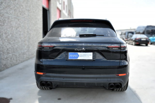 LICITATIE PORCHE CAYENNE REDUS CU 50%