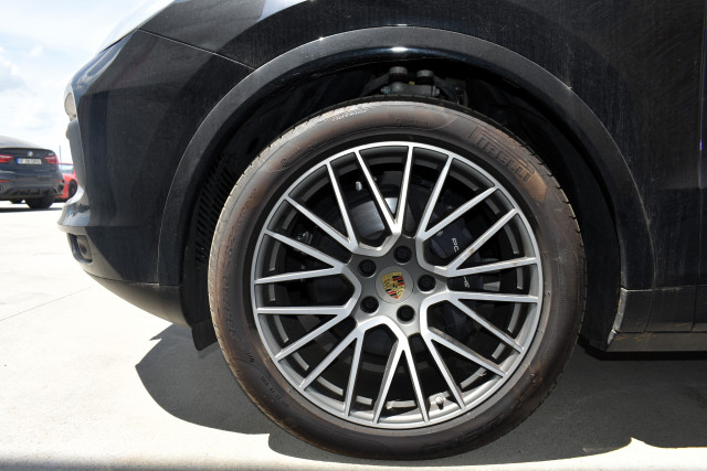 LICITATIE PORCHE CAYENNE REDUS CU 50%
