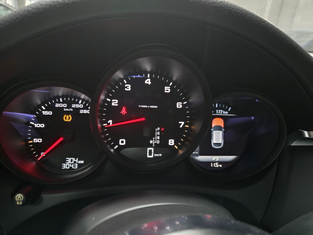 LICITATIE PORSCHE MACAN-redus cu 50%