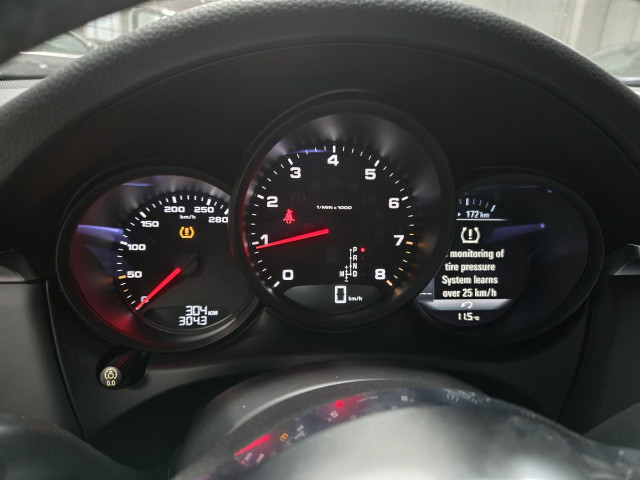 LICITATIE PORSCHE MACAN-redus cu 50%
