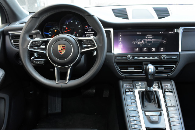 LICITATIE PORSCHE MACAN-redus cu 50%