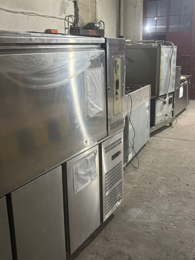 LICITATIE STOC MOBILIER SI ALTE OBIECTE CU DESTINATIE COMERCIALA  HORECA REDUS CU 50%