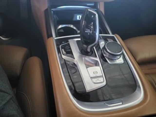 Licitație BMW 750i xDrive