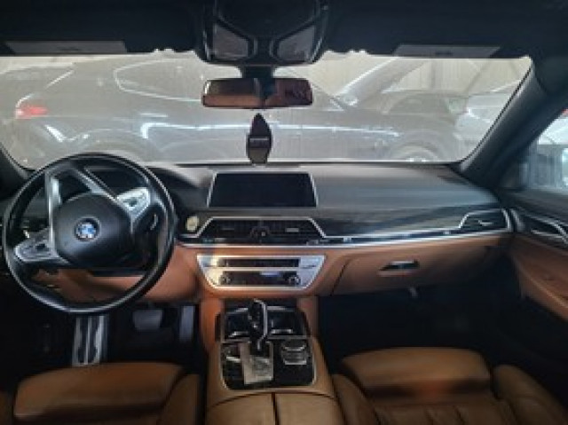 Licitație BMW 750i xDrive